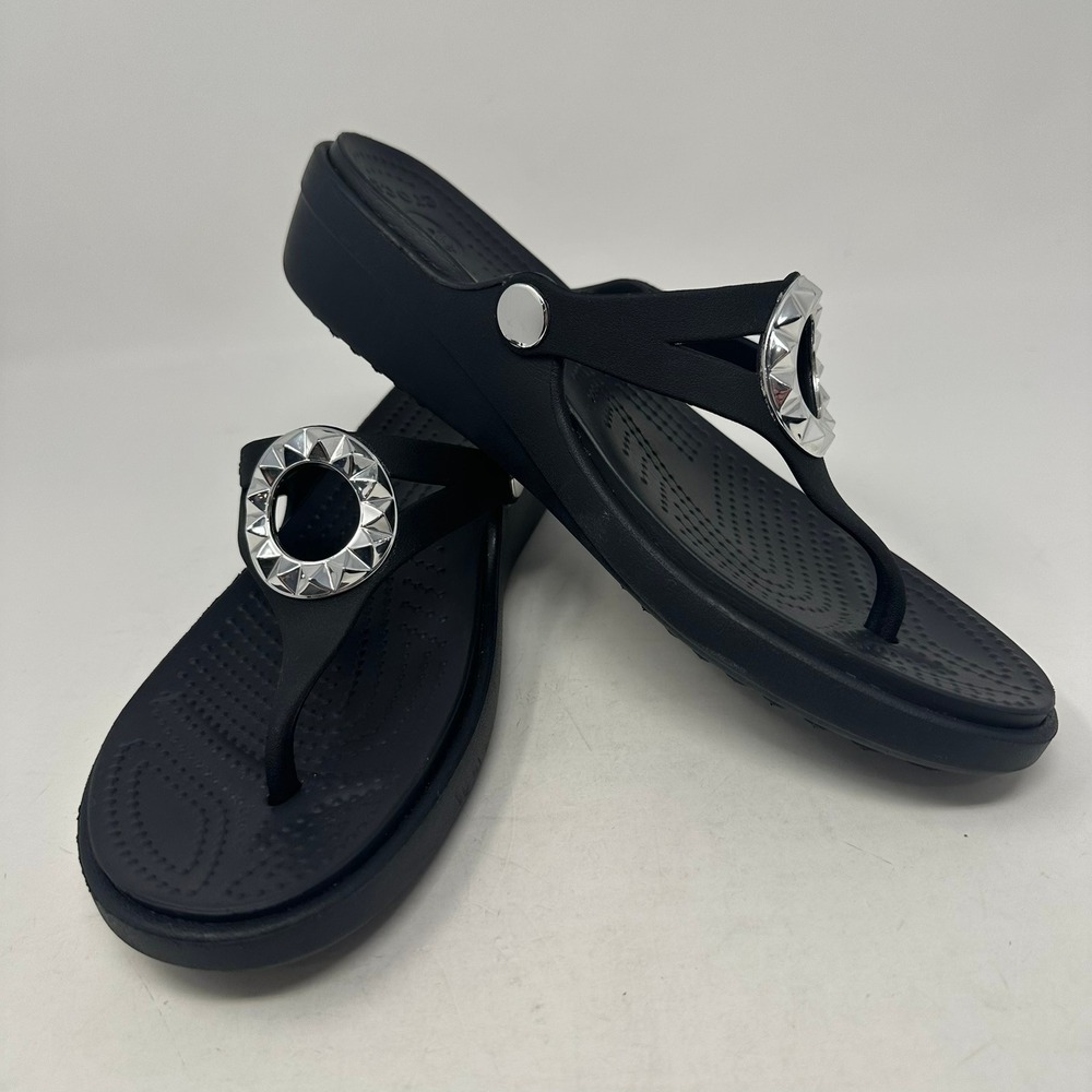 Crocs Sandals Women 8 Black Sanrah Metal Block Wedge Thong Flip Flop 205253